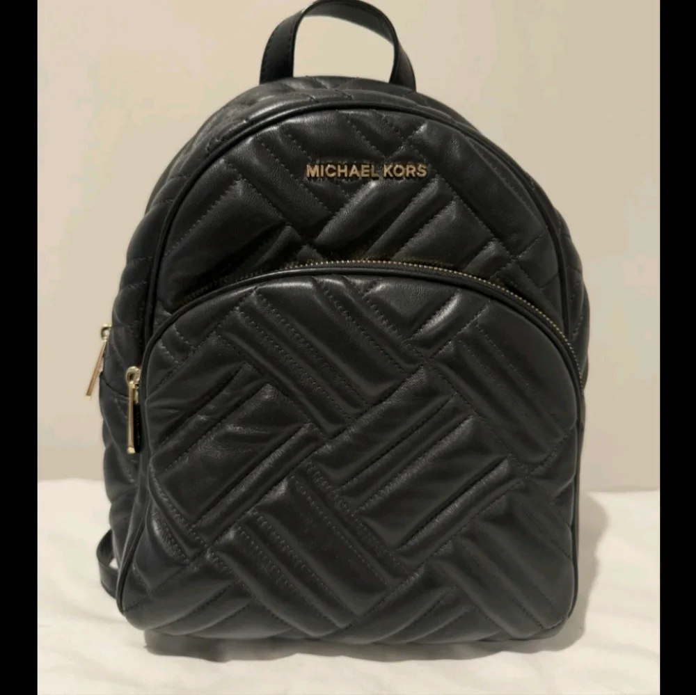 Michael Kors Abbey Medium Backpack Leather Quilted Black - Picture 2 of 10